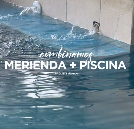 Agua de la piscina climatizada