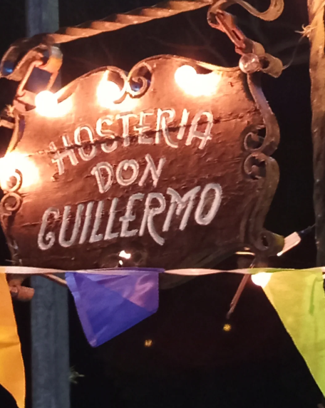 Cartel de madera de Hostería Don Guillermo